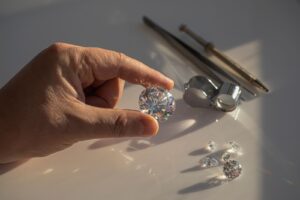 ダイヤモンドは鑑定書なしでも売れる！ないときの値段や再発行の必要性 